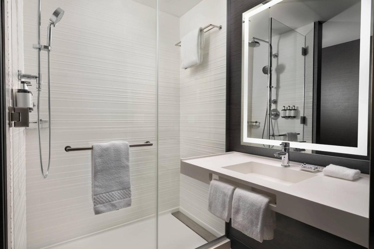 Ac Hotel By Marriott Austin-University Exterior photo